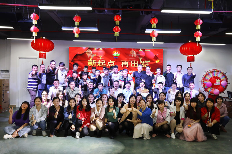 广州成人抖音下载2019年年会全体大合照